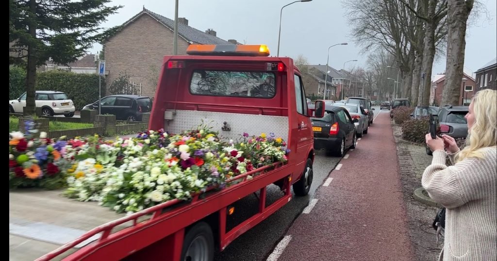 Bloemenoplegger-bij-erehaag-johannes-poststraat-hoorn